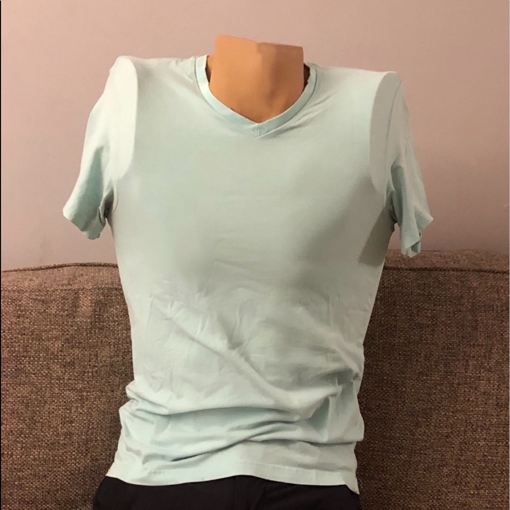 Men’s v-neck stretch tee